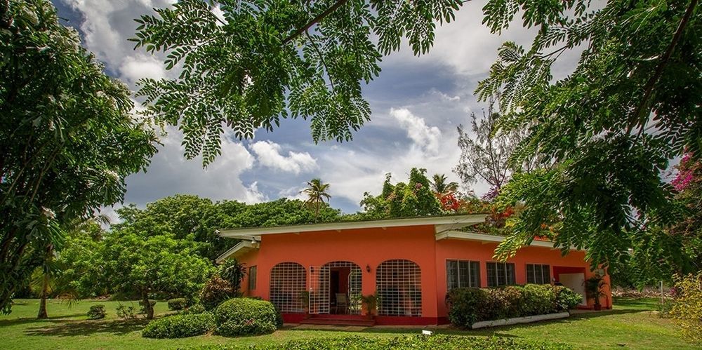 Hotel The Bungalow At Pigeon Point Crown Point Exterior foto